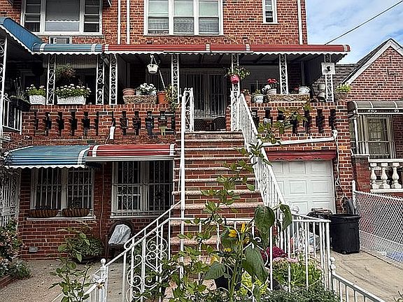 2nd image of 201 E 59th St