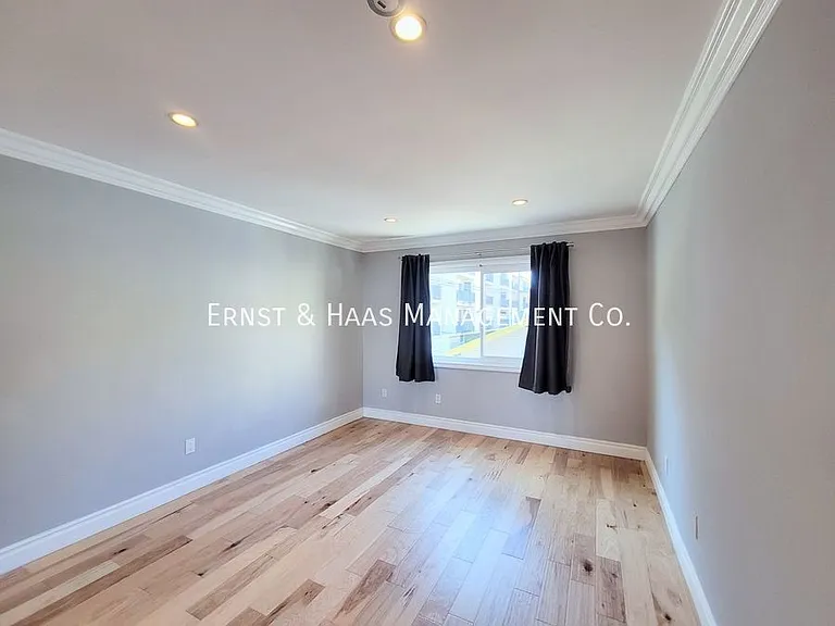 421 W 6th St #103 — Photo 20