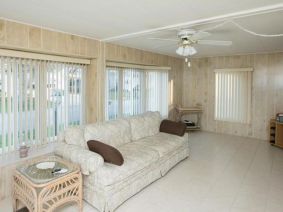 3rd image of 1059 Wren Cir