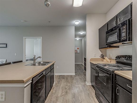 5th image of 251 W Miller Ave #306