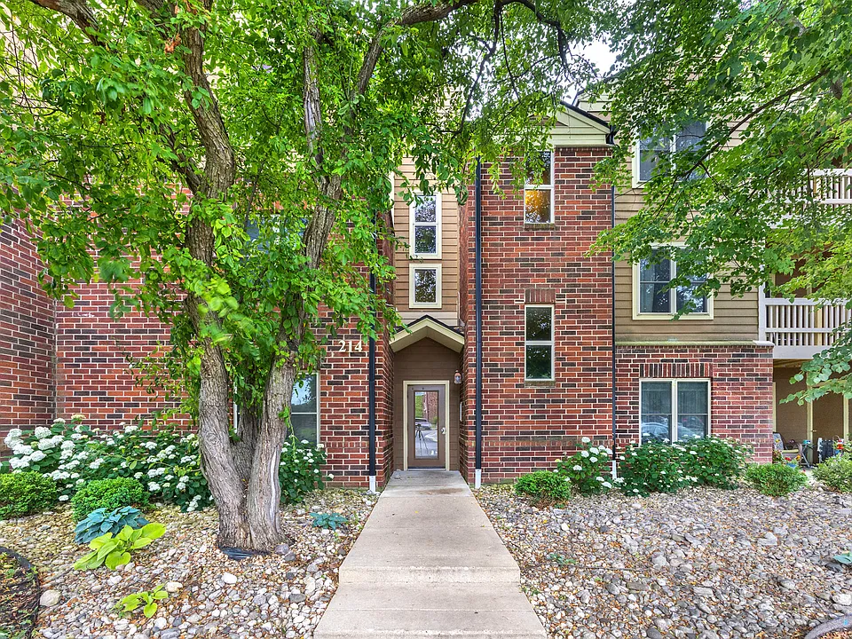 214 Glengarry Dr #201