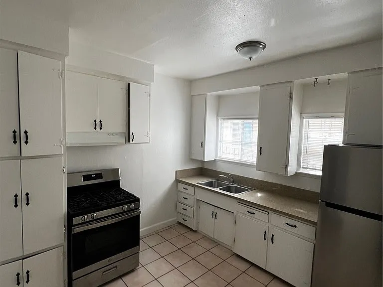 1487 Henderson Ave — Photo 8