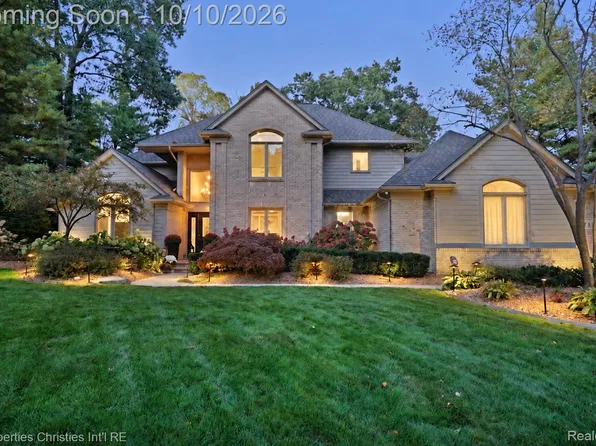 5781 Crystal Creek Ct, Washington, MI 48094