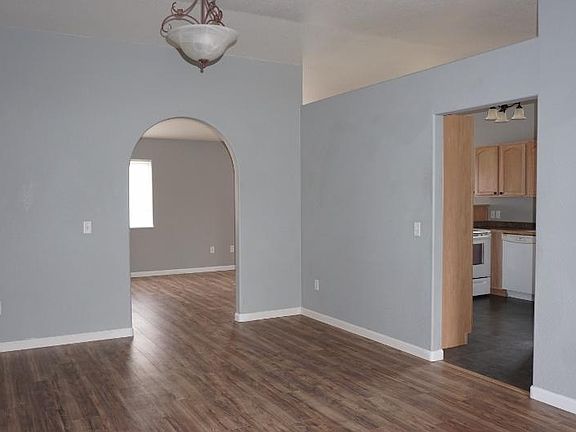 4th image of 4020 Chelsea Dr