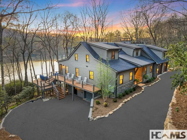 95 Cardinal Trace, Lake Toxaway, NC 28747