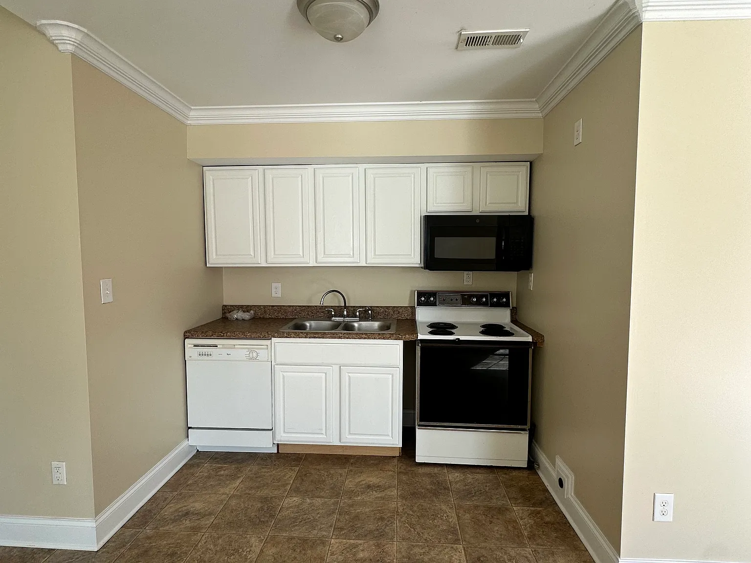 1302 New Garden Rd — Photo 4