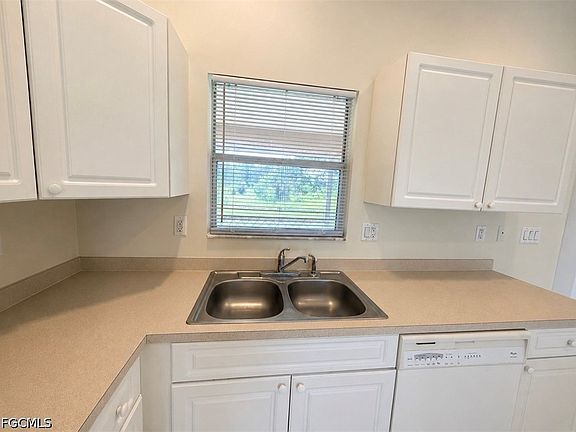 4th image of 573 Bourse Cir