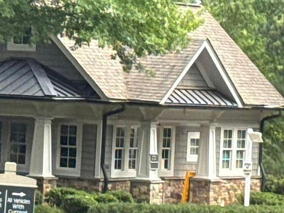 2nd image of 2440 Parrotts Pointe Rd