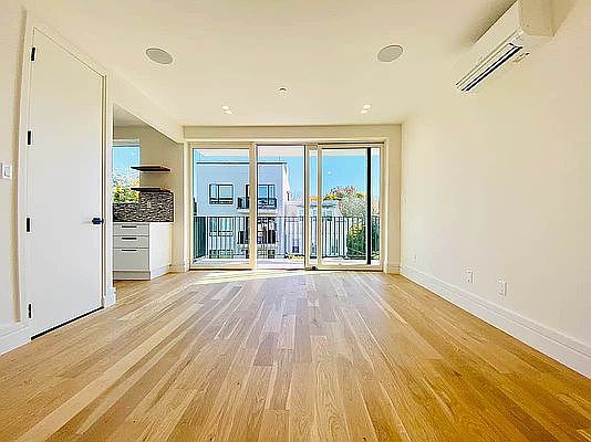 2nd image of 1055 Jefferson Ave #3B