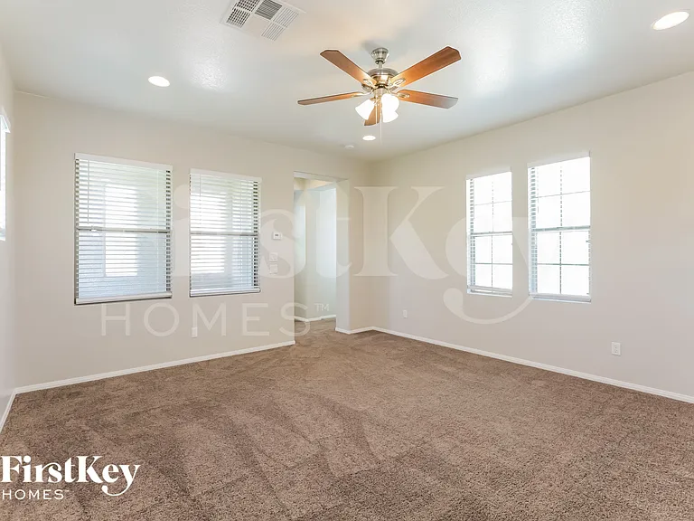 10497 Foggy Glen Ave — Photo 12