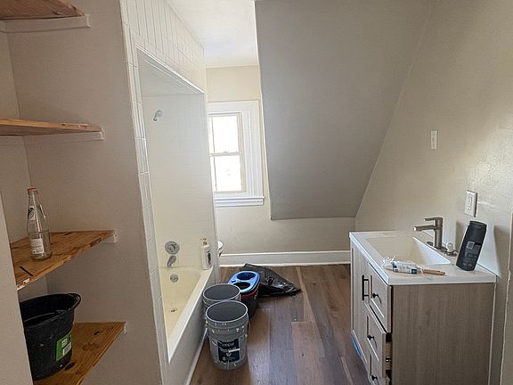 5th image of 160 Bridgham St Floor 3