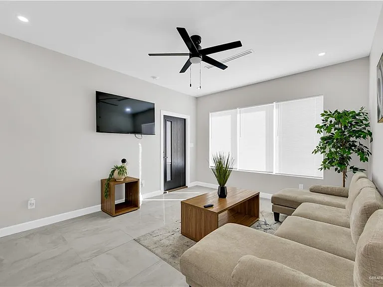 1700 Toronto Ave — Photo 4