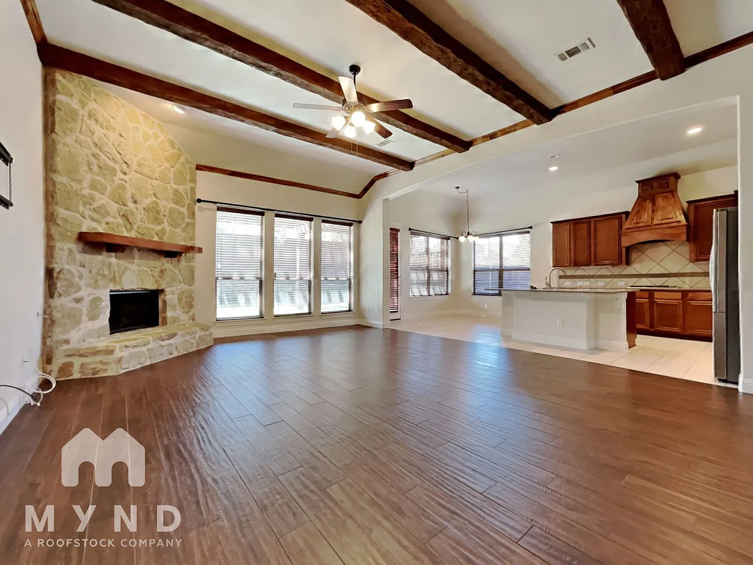 3 bed, 2.0 bath, 2506 sqft, $2,995 — Photo 2