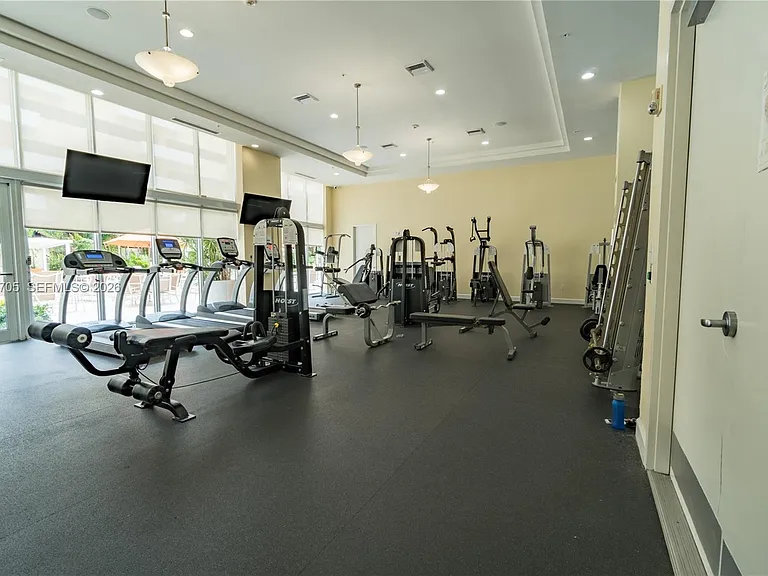 18800 NE 29th Ave #517 — Photo 34