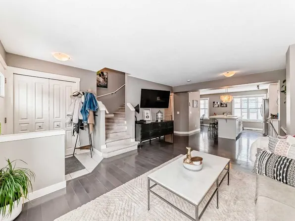 105 SW McKenzie Towne Sq SE, Calgary, AB T2Z 1C8