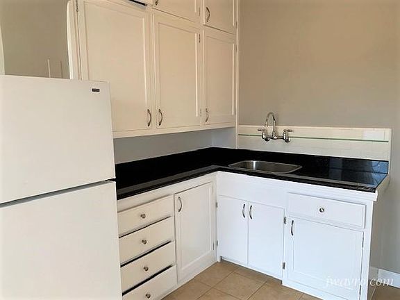 4th image of 1745 Beach St APT 14