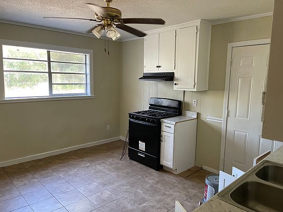3rd image of 14 Pine St