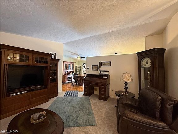 5th image of 972 Carriage Ln