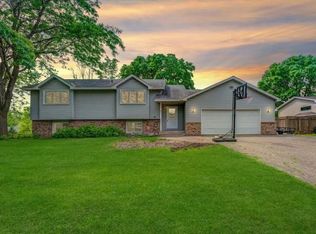 7109 Polaris Ln N, Maple Grove, MN 55311