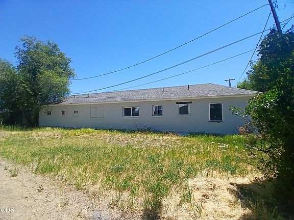 4th image of 323 Commercial St