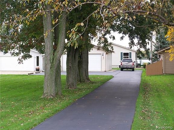 3rd image of 5305 Pointe Dr