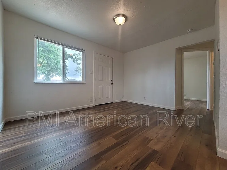 3729 Balsam St #4 — Photo 5