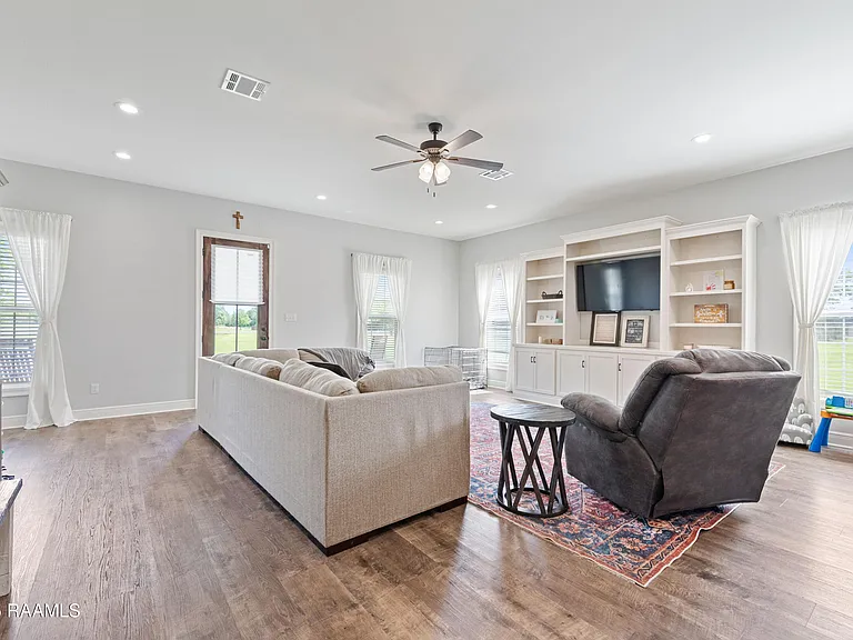 1120 E Butcher Switch Rd — Photo 2