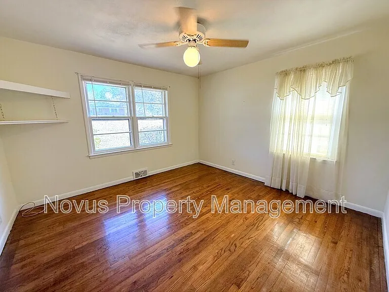 100 W Greenwood Dr — Photo 14