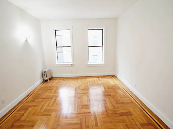401 Edgecomb Avenue image 1 of 12