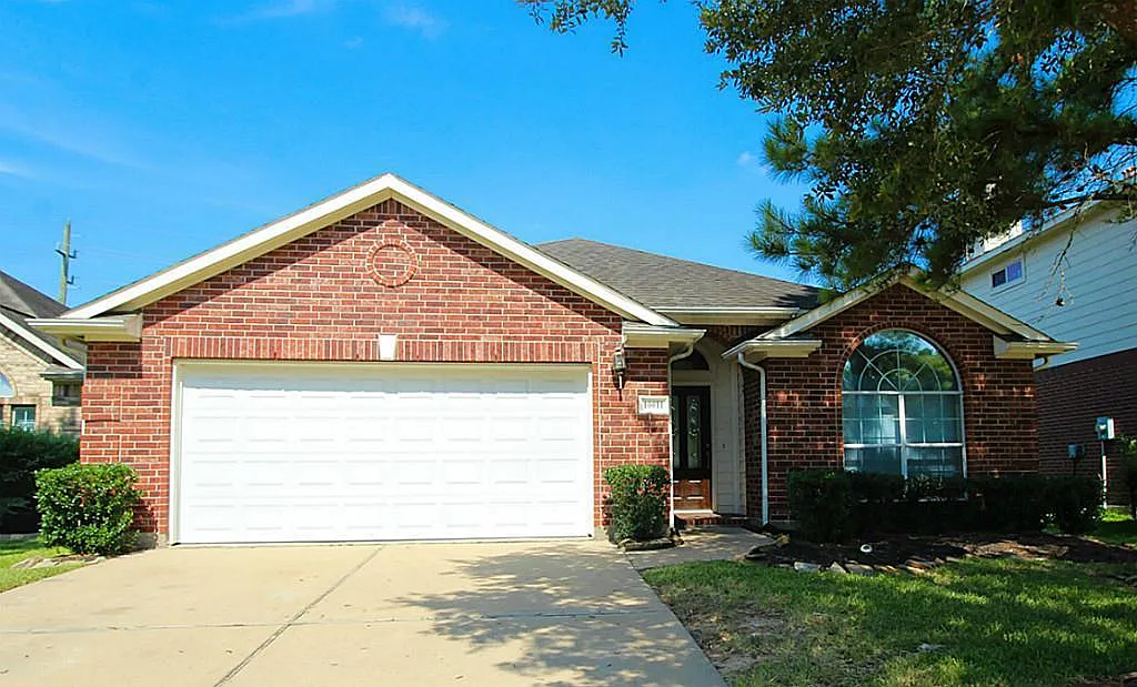 4 bed, 2.0 bath, 2017 sqft, $2,395 — Photo 1