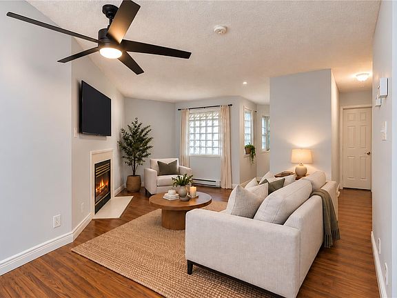 3rd image of 2710 Grosvenor Rd #101