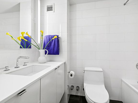 5th image of 303 Greenwich St #7F