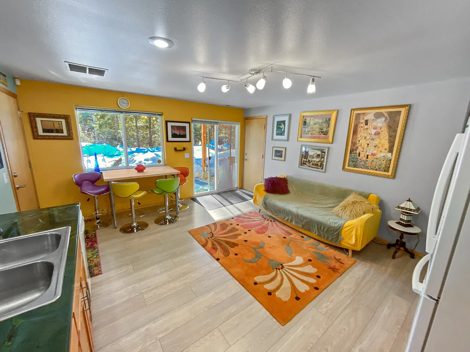 2201 Salal Dr — Photo 2