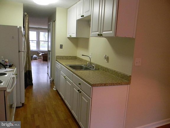 2nd image of 1358 Jamestown Dr