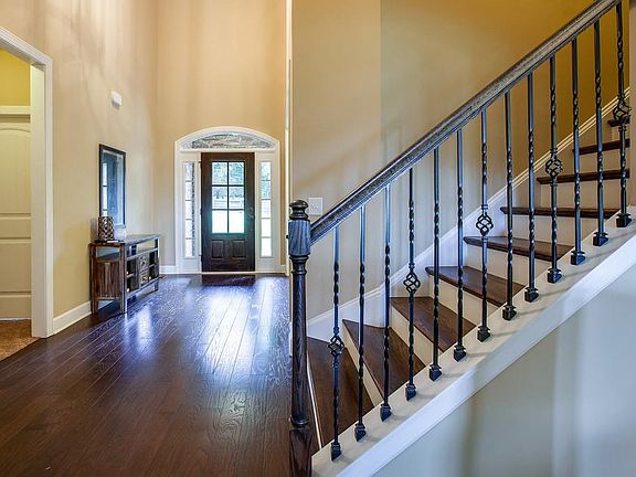 5th image of 1035 Brittain Ln
