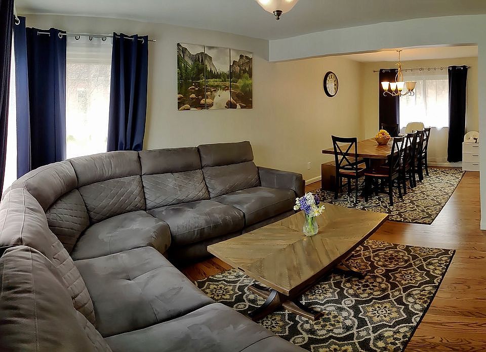 Living room/dining room