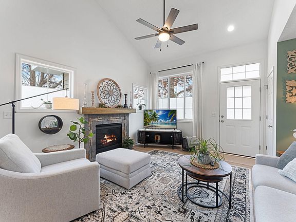 5th image of 18034 Vance Cir NW