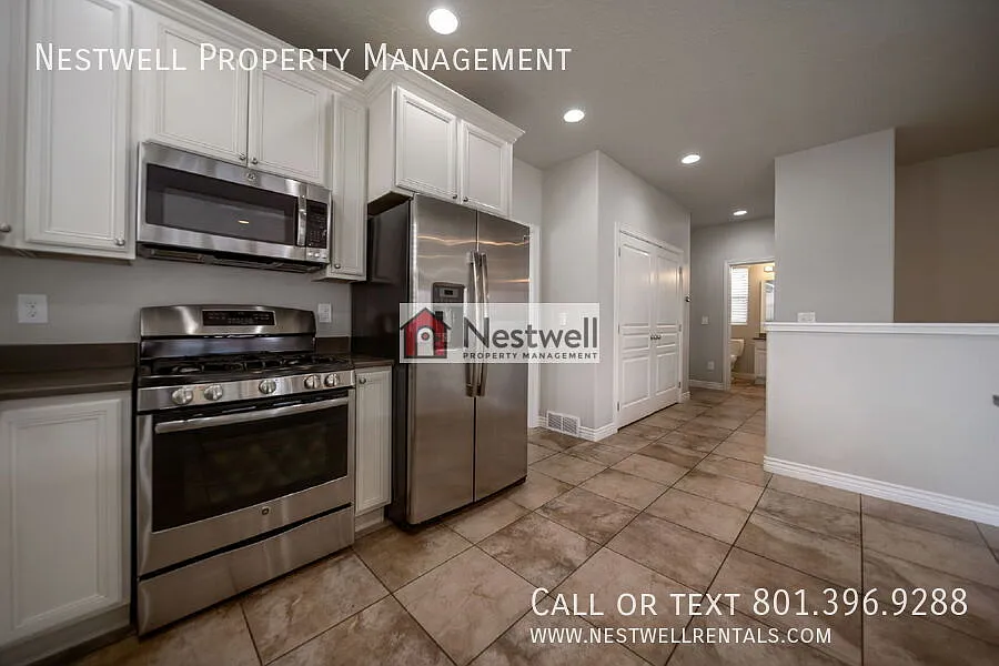 Gorgeous Garden Park Home in Daybreak — Photo 4