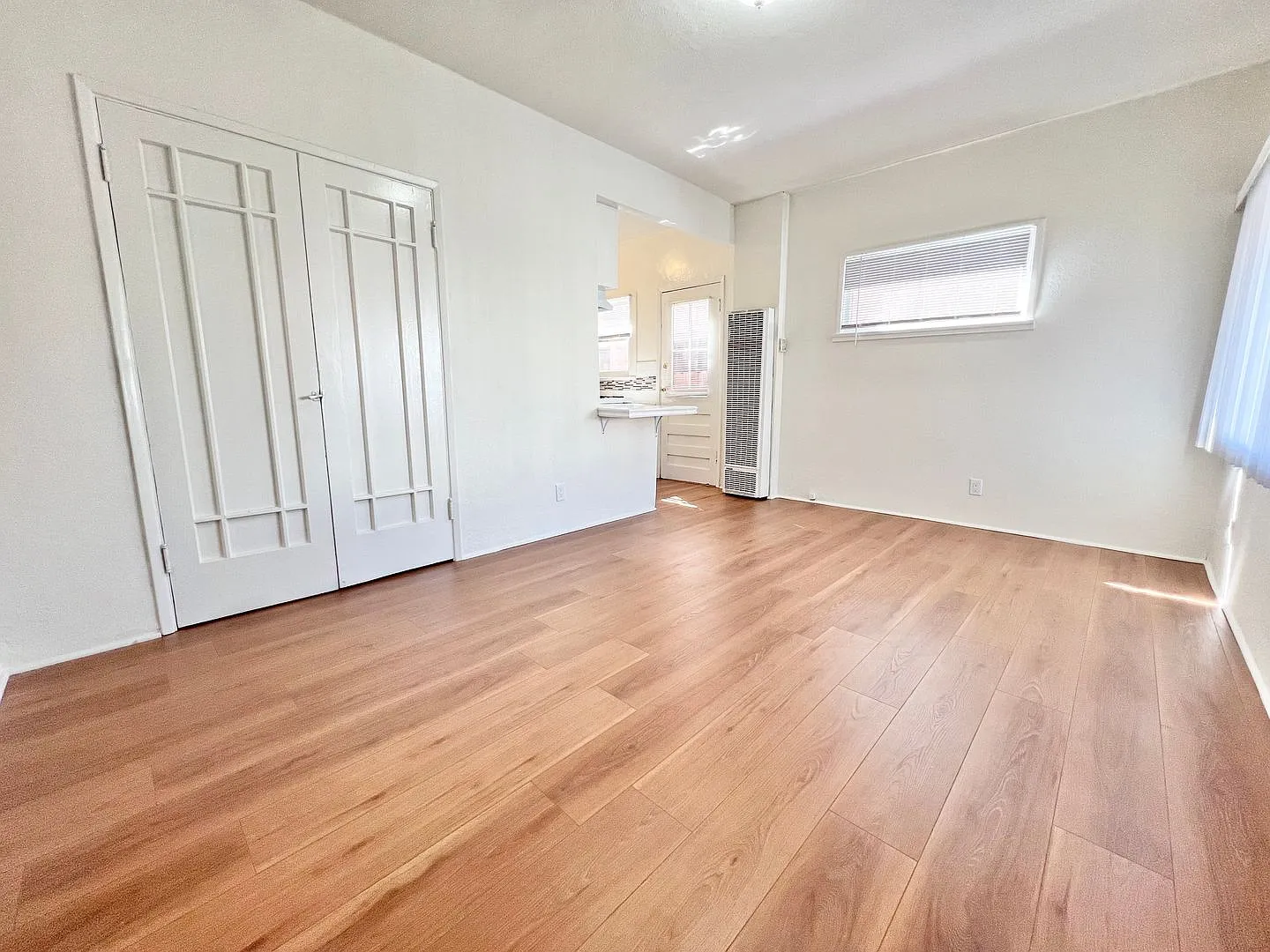 318 Temple Ave — Photo 2