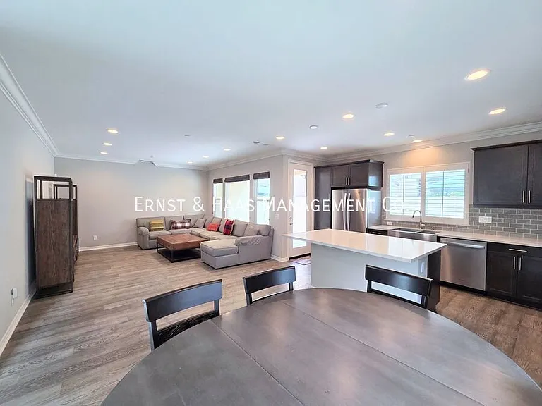 4735 Holly Ave — Photo 10