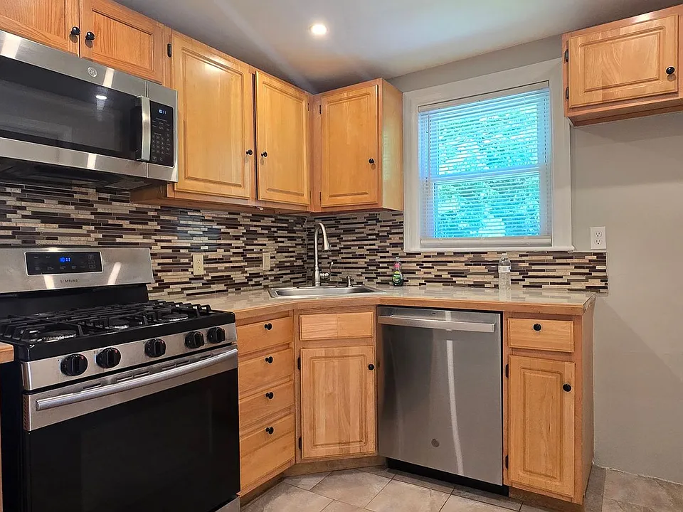 84 Gladeside Ave