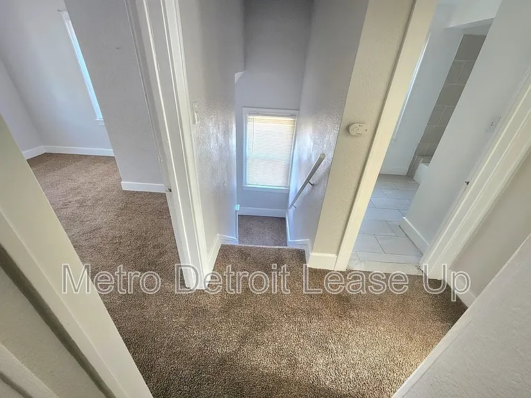 3651 Buckingham Ave — Photo 6