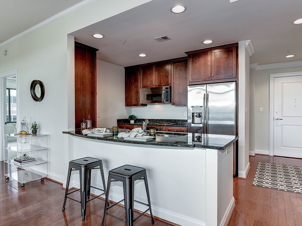 1st image of 3625 10th St N Unit 902