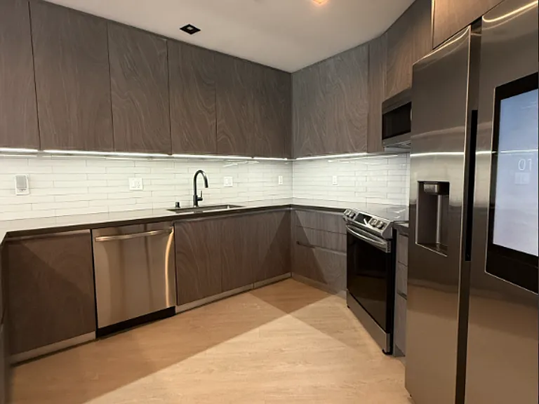 495 Promenade Ave — Photo 29