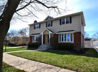 9352 S Ridgeway Ave, Evergreen Park, IL 60805