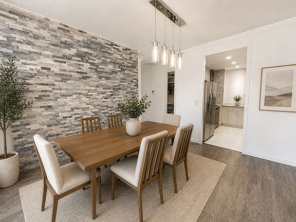 3rd image of 60 Oceana Dr W APT 6A