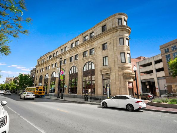 3325 N Lincoln Ave APT 302, Chicago, IL 60657