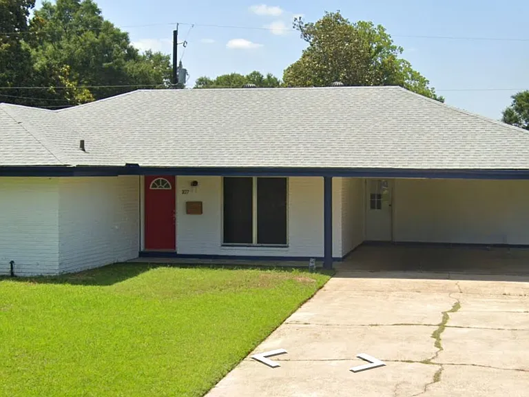 107 Caesar Dr — Photo 1