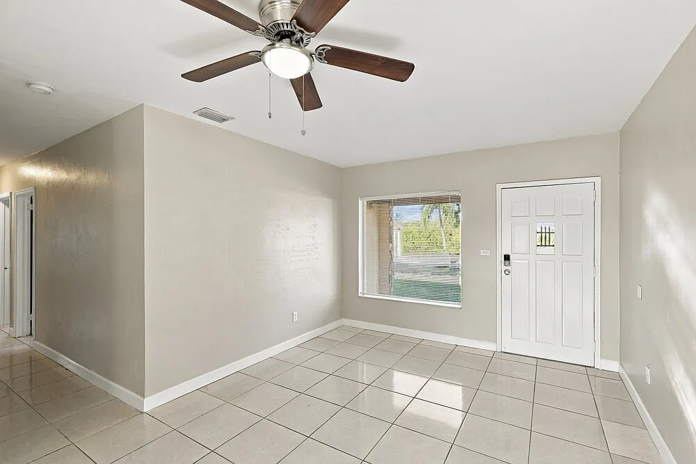 3 bed, 1.0 bath, 1276 sqft, $2,550 — Photo 4