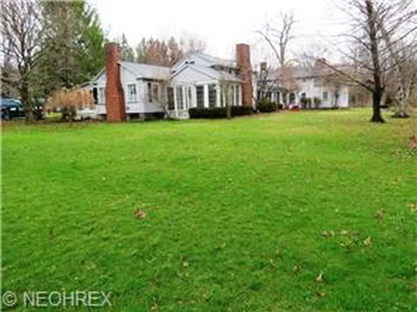 5687 Everett Rd E, Hubbard, OH 44425